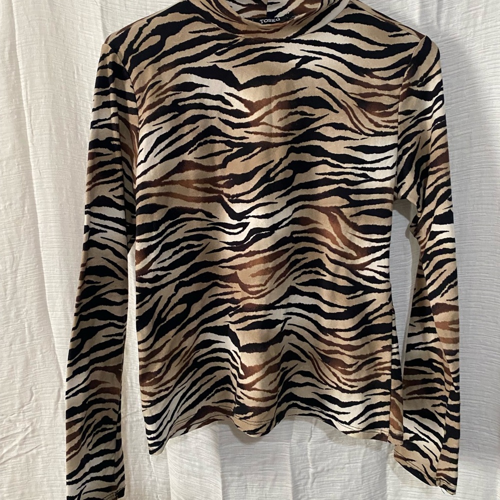 Toska Tiger Print Graphic Fitted long sleeve blouse